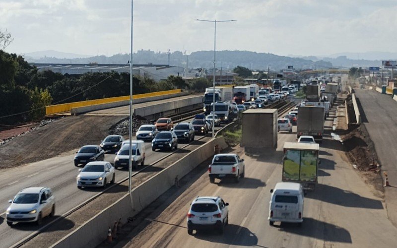 Trânsito congestionado na BR-116