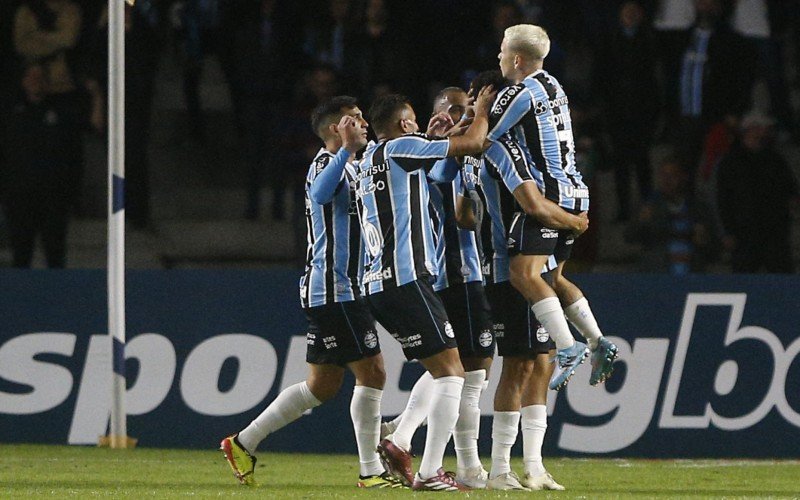 Jogadores do Tricolor comemoram gol contra o The Strongest-BOL | abc+