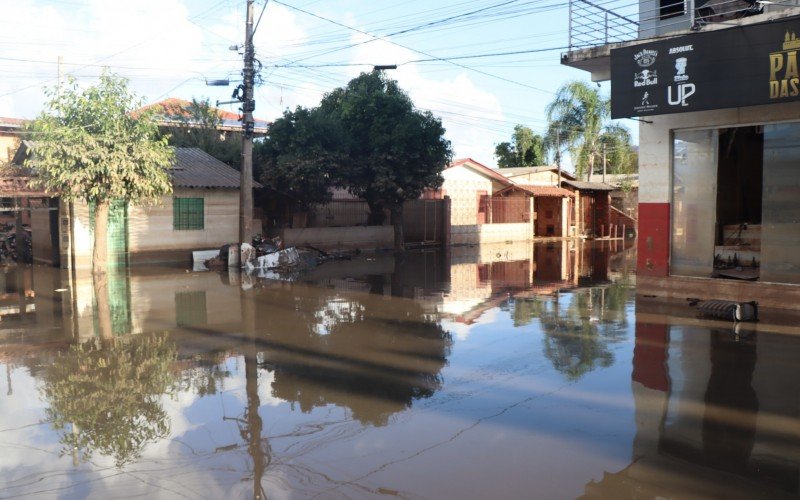 Água na rua Boa Vista, há mais de um quilômetro da Casa de Bombas | abc+