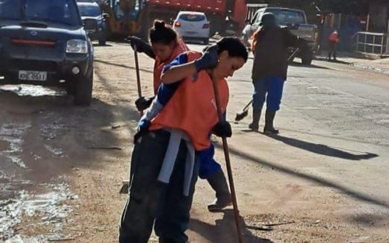 Além dos atuais contratos de limpeza que a cidade já possui, uma grande contratação de mão-de-obra e maquinários também foi realizada