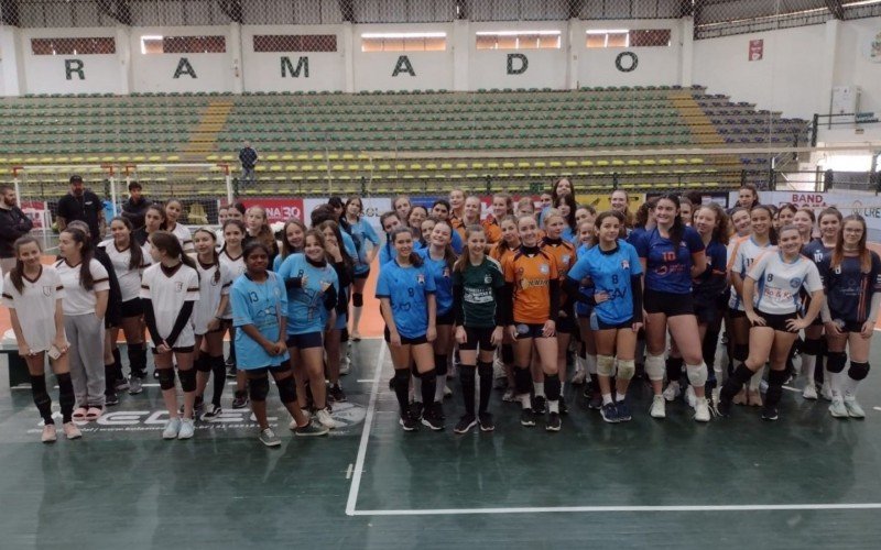  Torneio de Vôlei Infantil Feminino reuniu dez equipes no Ginásio Perinão