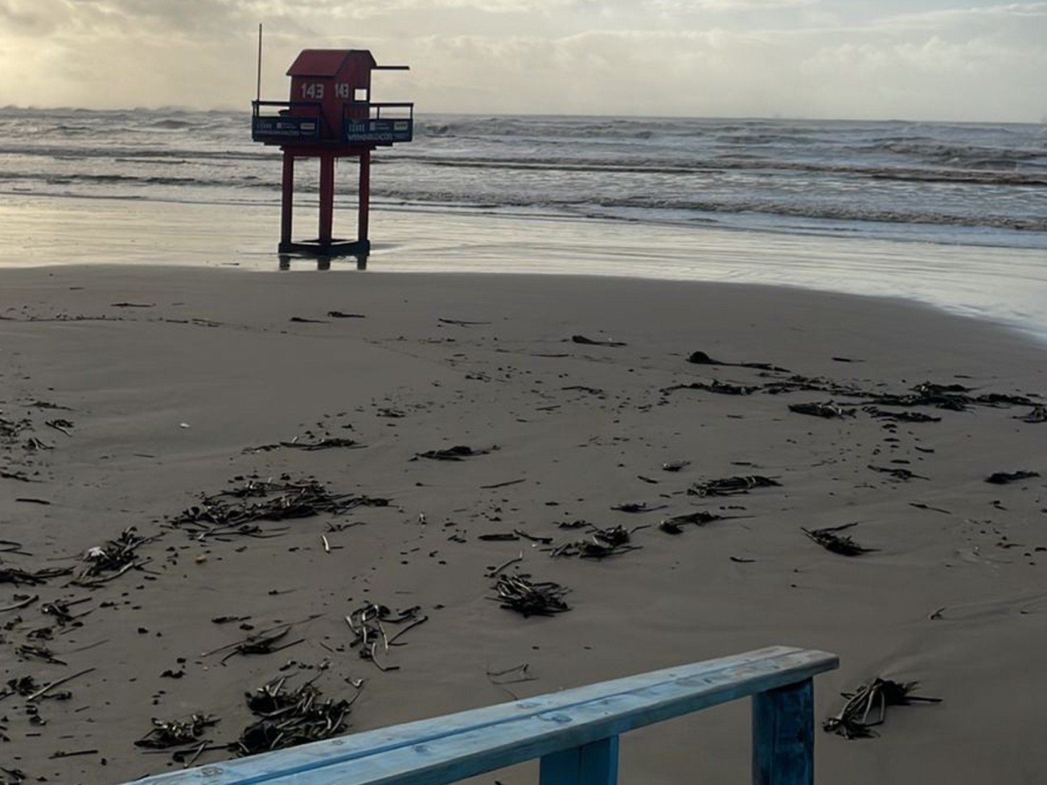 CICLONE: Mar cresce e atinge guaritas no litoral norte; vídeo mostra como ficou faixa de areia