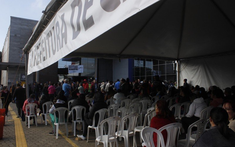 O tempo de espera na fila para retirada de donativos foi de cerca de 2 horas