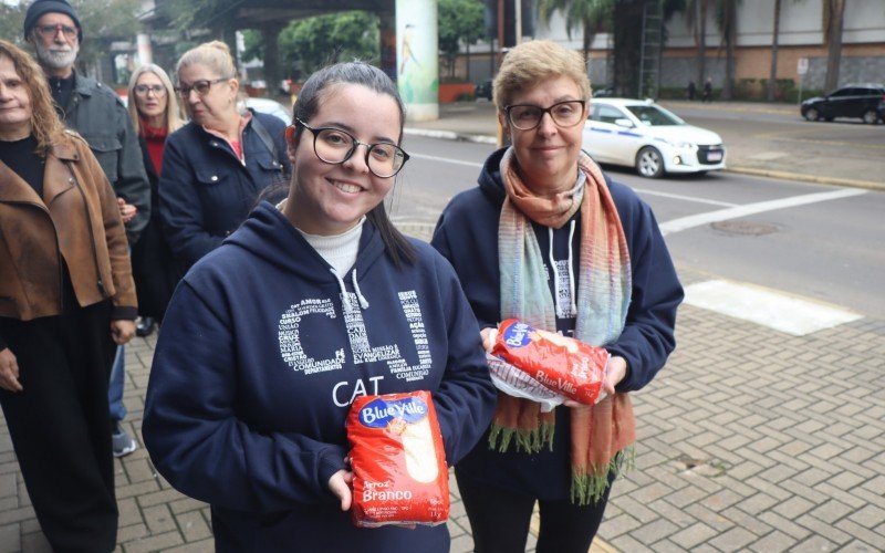 Julia e Eliana levaram doações | abc+