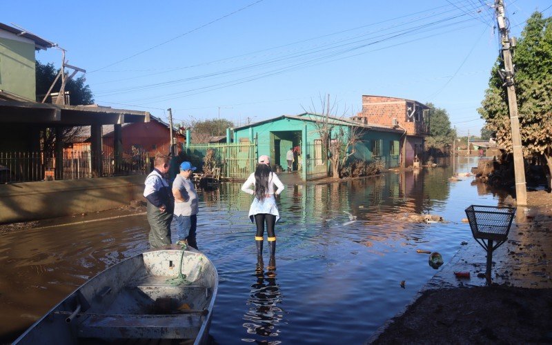 Água preta toma conta da Vila Palmeira