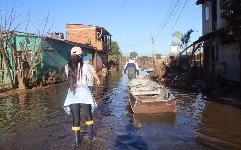 Água preta toma conta da Vila Palmeira