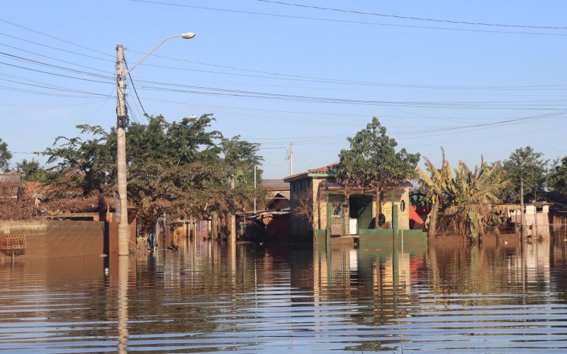 Água preta toma conta da Vila Palmeira