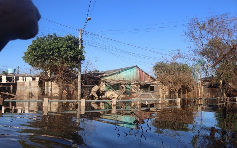 Água preta toma conta da Vila Palmeira