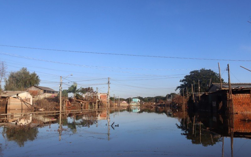 Água preta toma conta da Vila Palmeira