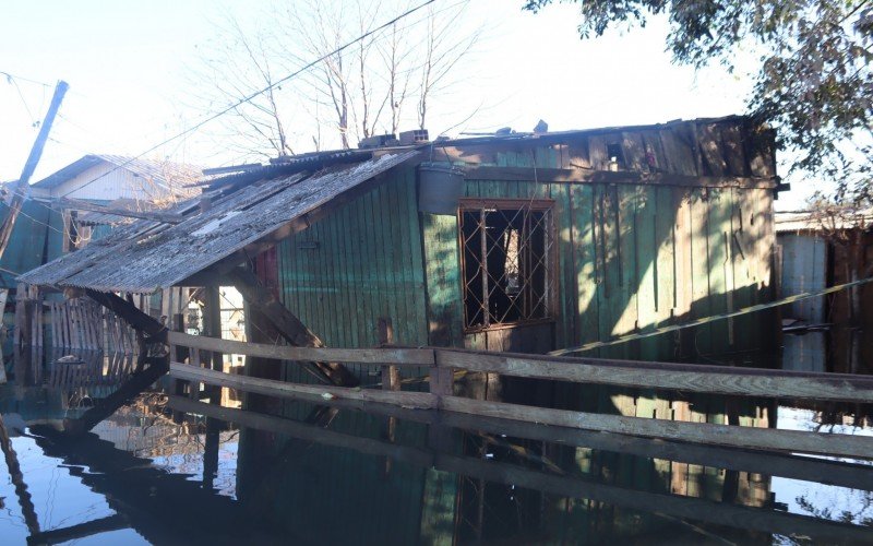 Água preta toma conta da Vila Palmeira