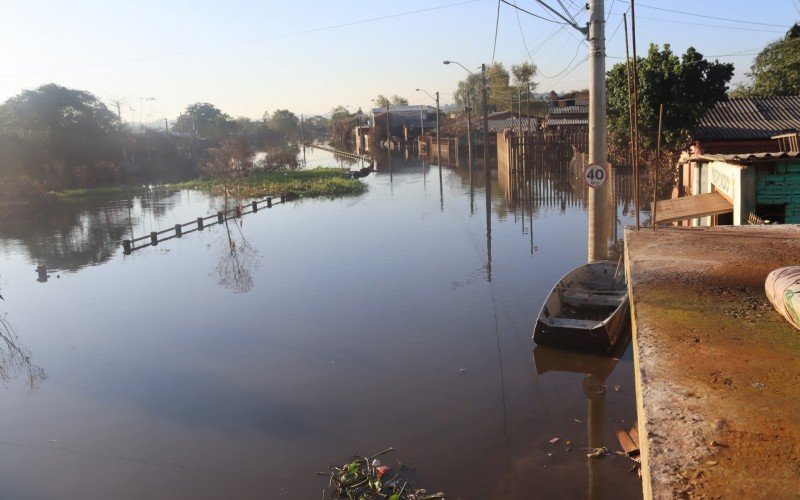 Água preta toma conta da Vila Palmeira