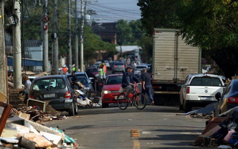 Movimentação é intensa no bairro Mathias Velho desde o início da manhã desta quinta-feira (30)