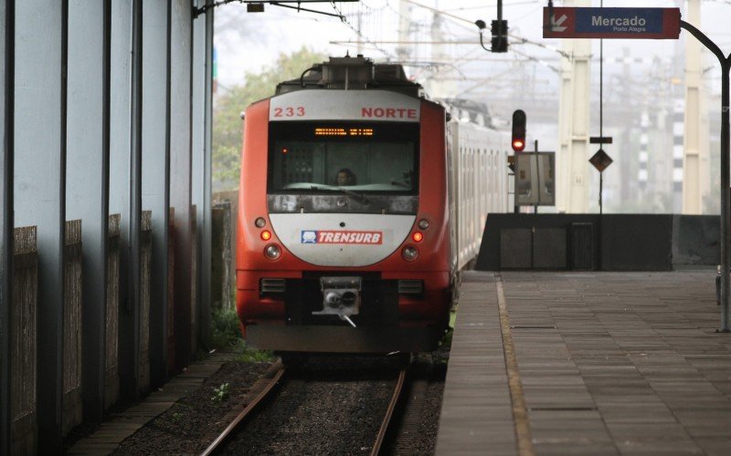 Trensurb retoma cobrança e começa oferecer ônibus entre estações Mathias Velho e Mercado a partir deste sábado