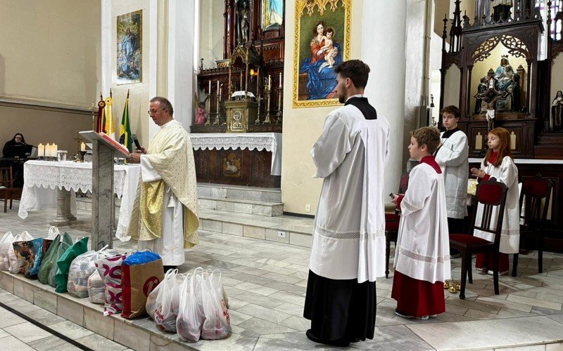 Na Igreja Matriz, donativos foram arrecadados para serem doados a paróquias atingidas pela enchente 