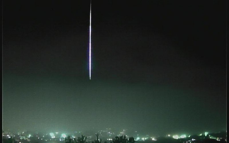 Queda vertical de meteoro é flagrada no céu do Rio Grande do Sul | abc+