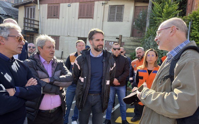 Eduardo Leite faz vistoria em locais atingidos em Gramado pela catástrofe climática