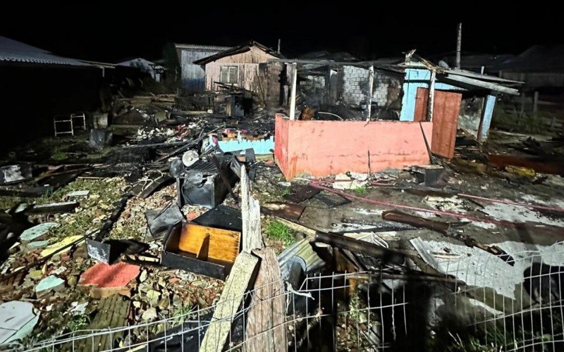 Incêndio destruiu totalmente casa no Maredial, em Canela