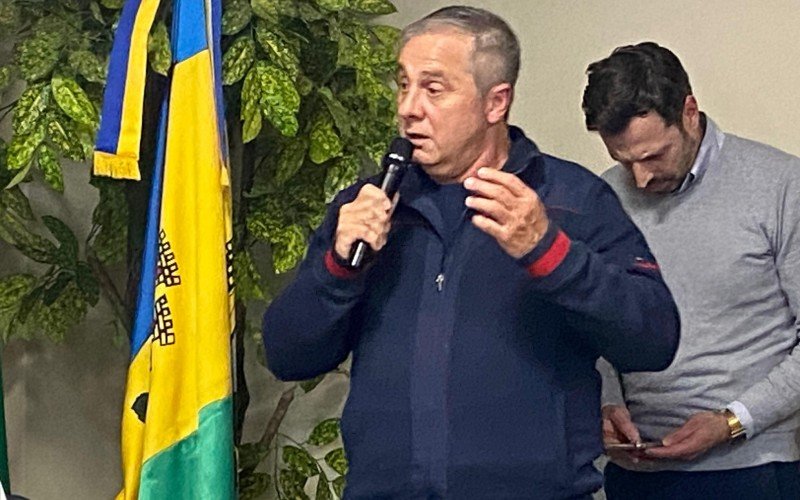Presidente do Sindtur Serra Gaúcha, Claudio Souza, em reunião com o governador