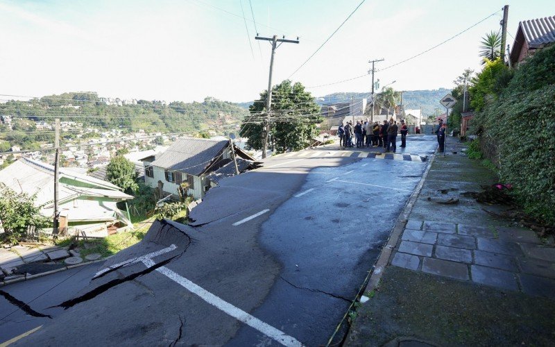 Eduardo Leite faz vistoria em locais atingidos em Gramado pela catÃ¡strofe climÃ¡tica
