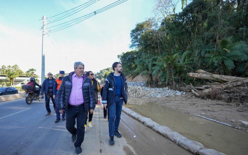 Eduardo Leite faz vistoria em locais atingidos em Gramado pela catÃ¡strofe climÃ¡tica