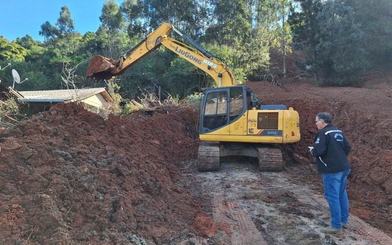 Em Três Coroas, casas e carros ainda estão soterrados 30 dias após a catástrofe climática que atingiu o Rio Grande do Sul