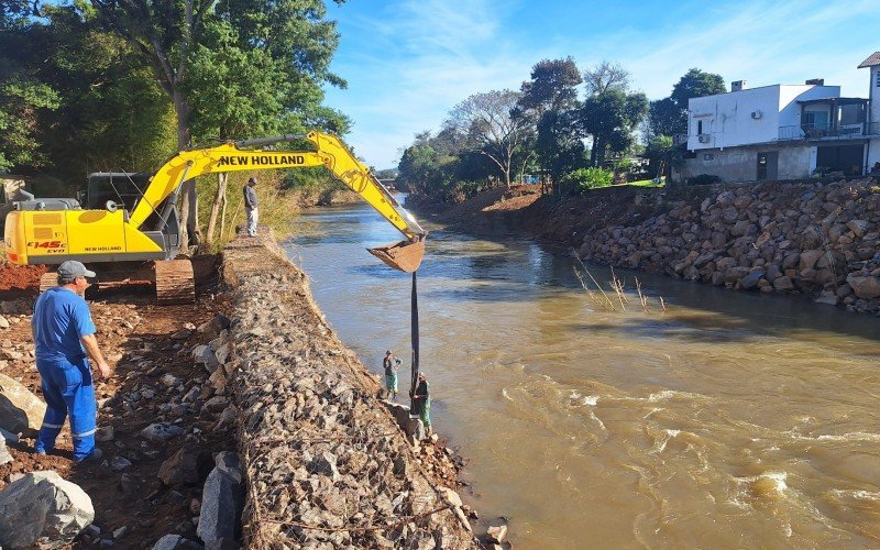 Em Igrejinha, prefeitura tem grande desafio de reconstruir o entorno do Rio Paranhana, sendo que a principal missão é recuperar a ponte Edmundo Kichler que corre o risco de ruir  | abc+