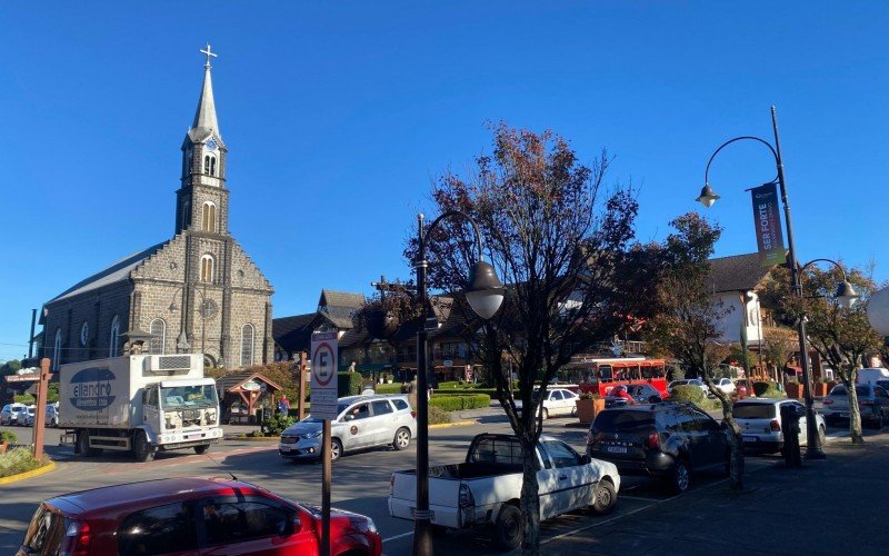 Movimento no Centro de Gramado na manhã deste sábado (1º)