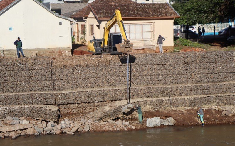 Em Igrejinha, prefeitura tem grande desafio de reconstruir o entorno do Rio Paranhana, sendo que a principal missão é recuperar a ponte Edmundo Kichler que corre o risco de ruir 