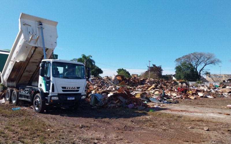 Prefeituras da região auxiliam no mutirão de limpeza do bairro Santo Afonso  | abc+