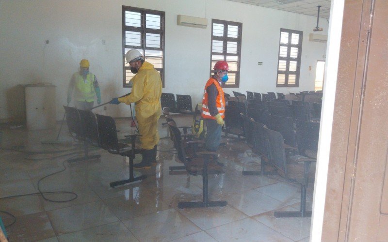 Prefeituras da região auxiliam no mutirão de limpeza do bairro Santo Afonso  | abc+