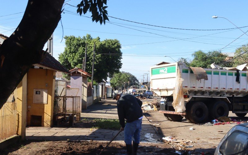 Prefeituras da região auxiliam no mutirão de limpeza do bairro Santo Afonso  | abc+