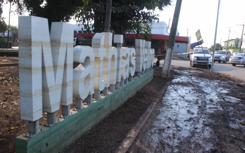 Porta de entrada para o bairro Mathias Velho, Avenida Rio Grande do Sul tem enorme circulação de veículos neste domingo (2)