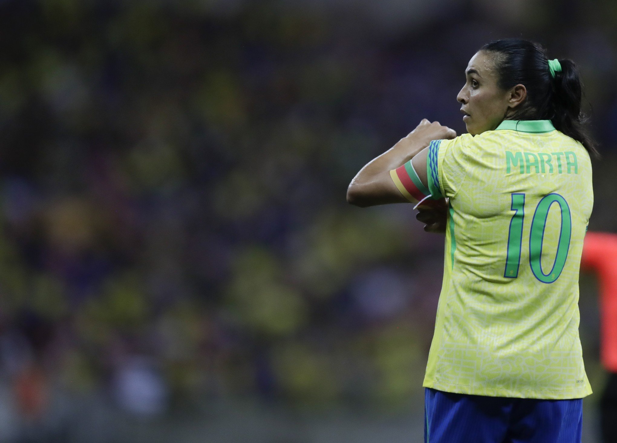 Marta repensa aposentadoria da seleção brasileira após anúncio de Copa do Mundo no Brasil