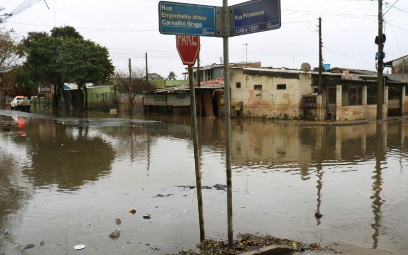 Situação no bairro Rio Branco continua difícil nesta segunda-feira (3)