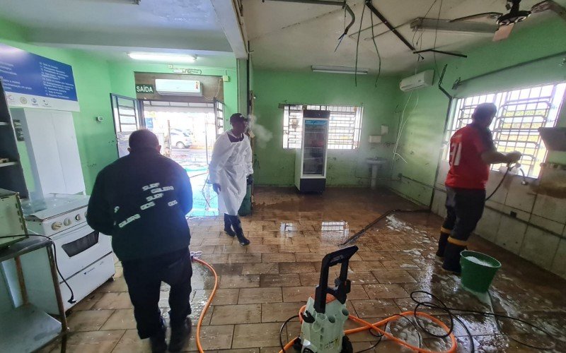 Prefeitura de São Leopoldo realiza limpeza de UBSs atingidas pela cheia histórica