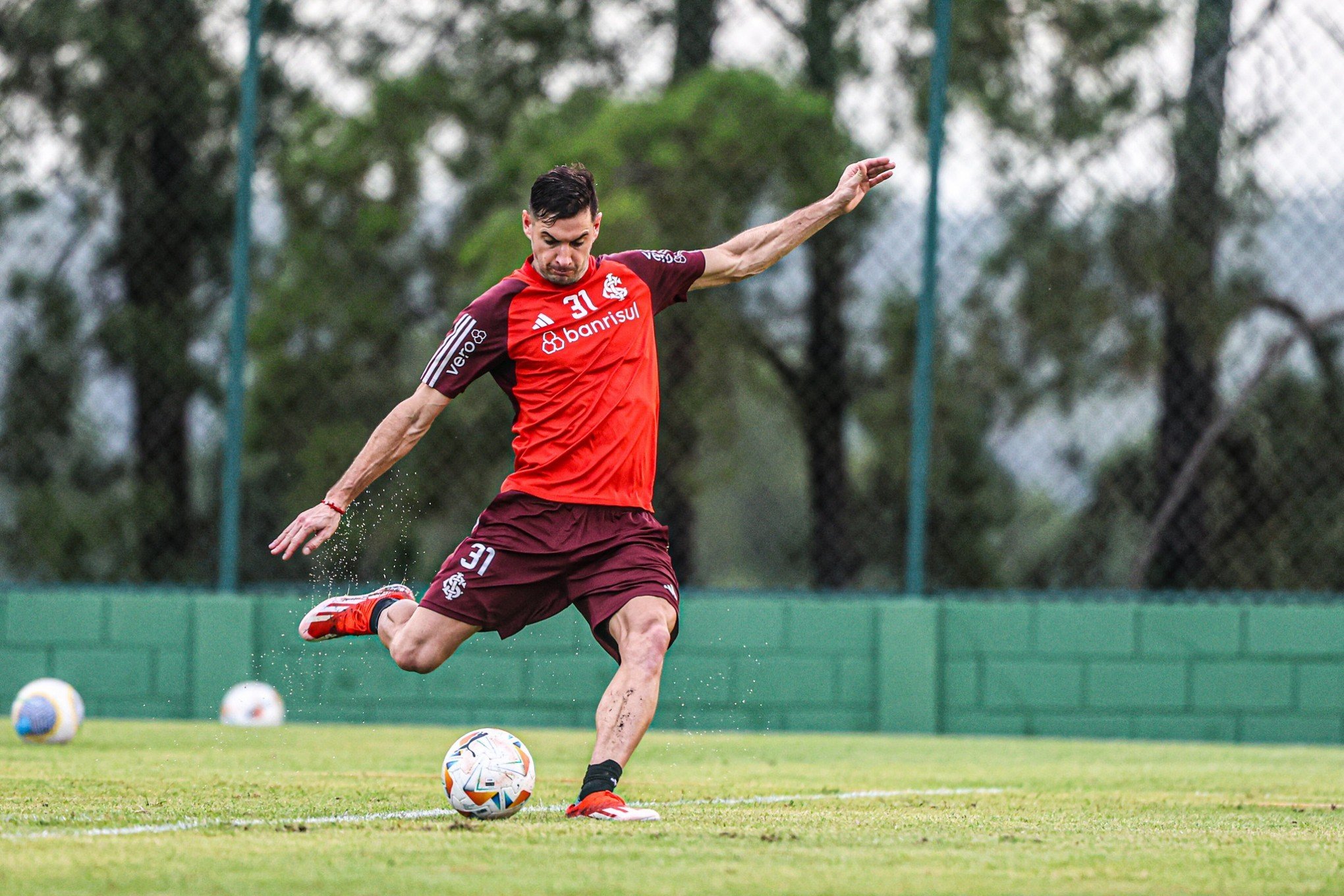 Inter pode envolver Lucas Alario em troca com o Corinthians