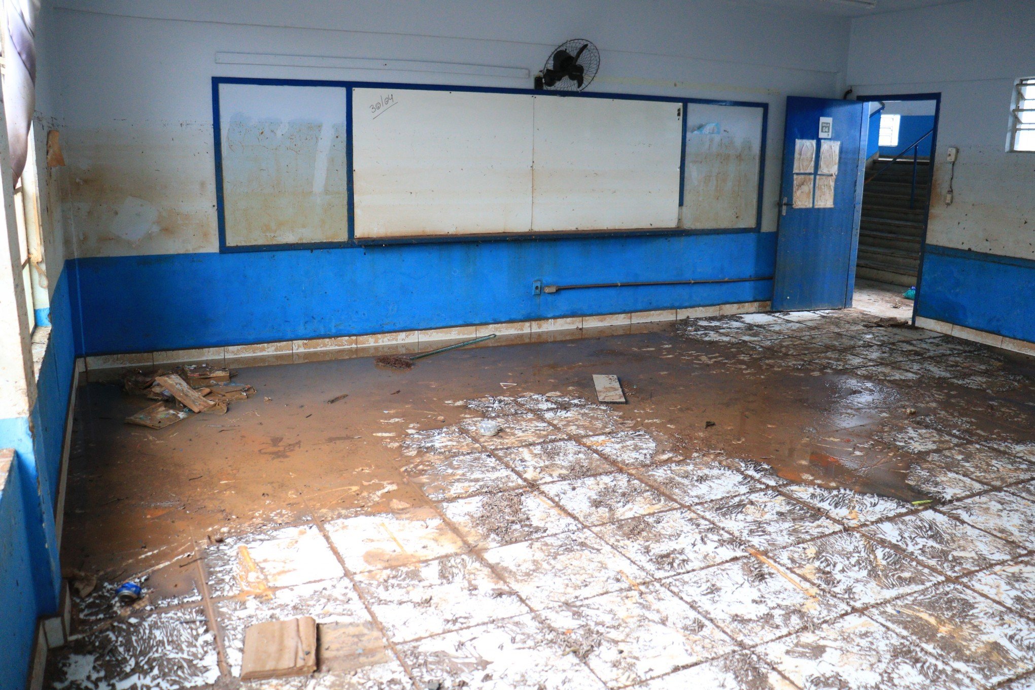 Longe da normalidade, escolas estaduais iniciam limpeza e retomada das aulas