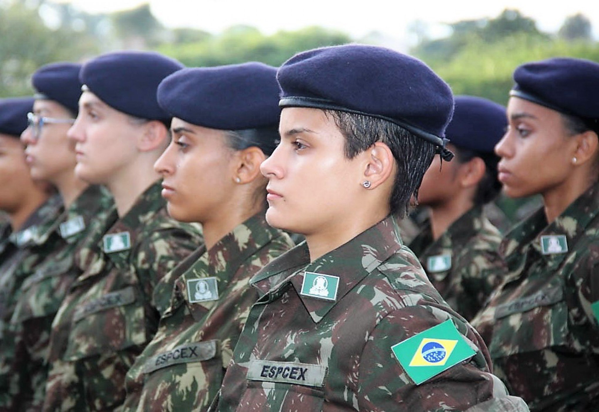 Alistamento feminino? Forças Armadas estudam possibilidades e custos