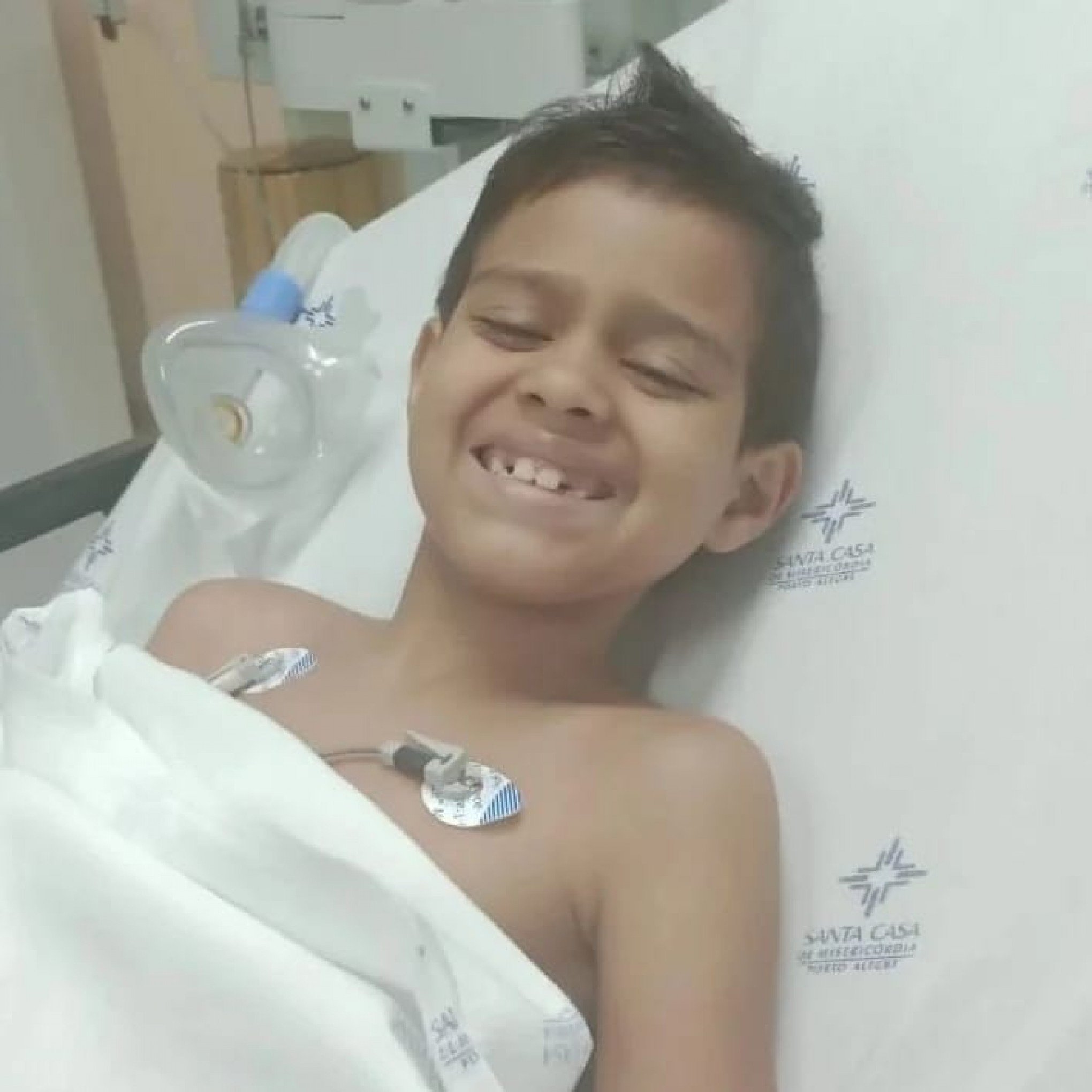 ANEMIA DE FANCONI: Menino que luta contra doença rara fará transplante em outro estado; família pede ajuda para cobrir viagem