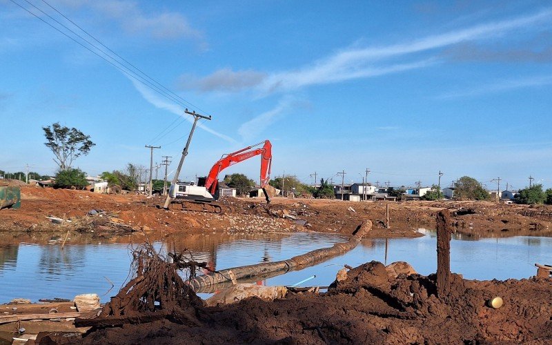 Técnicos da prefeitura trabalham para retomar a operação da Casa de Bombas até a próxima semana 