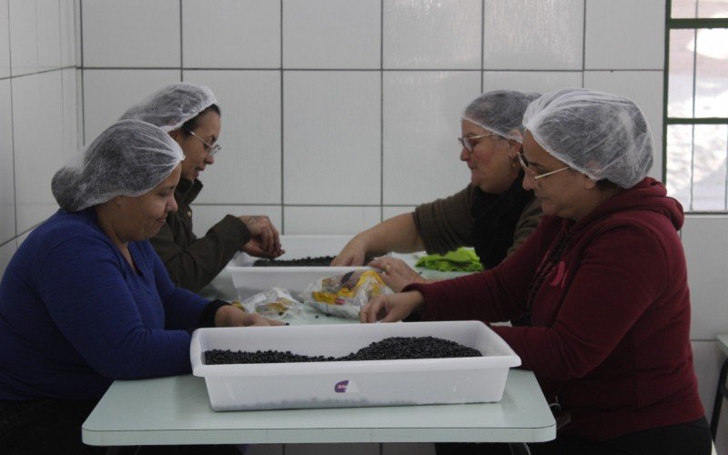 Elsa Cristina, Michele Fagundes, Fernanda Sobroza e Marina Rodrigues são funcionárias na EMEF e seguem trabalhando em prol do abrigo