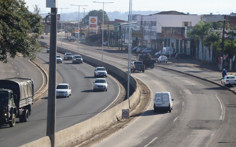 Trecho da BR-116, em São Leopoldo, antes da ponte sobre o Rio dos Sinos