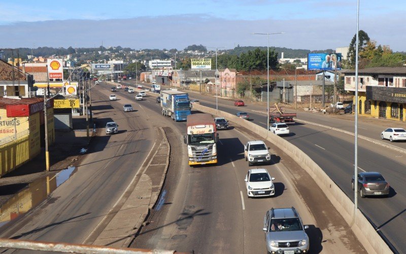 Trecho da BR-116, em São Leopoldo, antes da ponte sobre o Rio dos Sinos