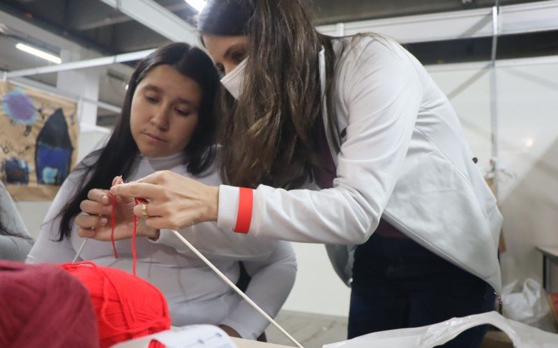 Oficinas diversas ocorrem no abrigo da Fenac