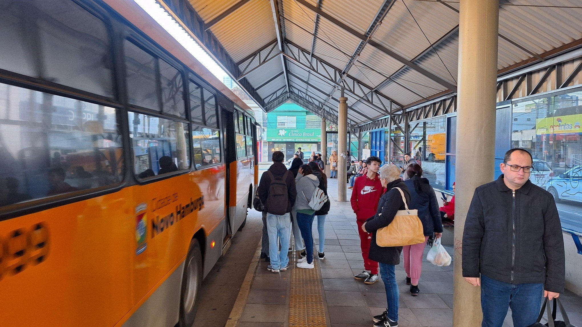 NOVO HAMBURGO: Confusão nos horários dos ônibus marca dia em que grade completa entra em operação; veja o que dizem usuários