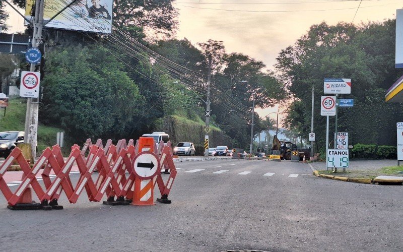 Secretaria de Obras trabalha para liberar trecho de avenida que está interditado desde o dia 12 de maio | abc+