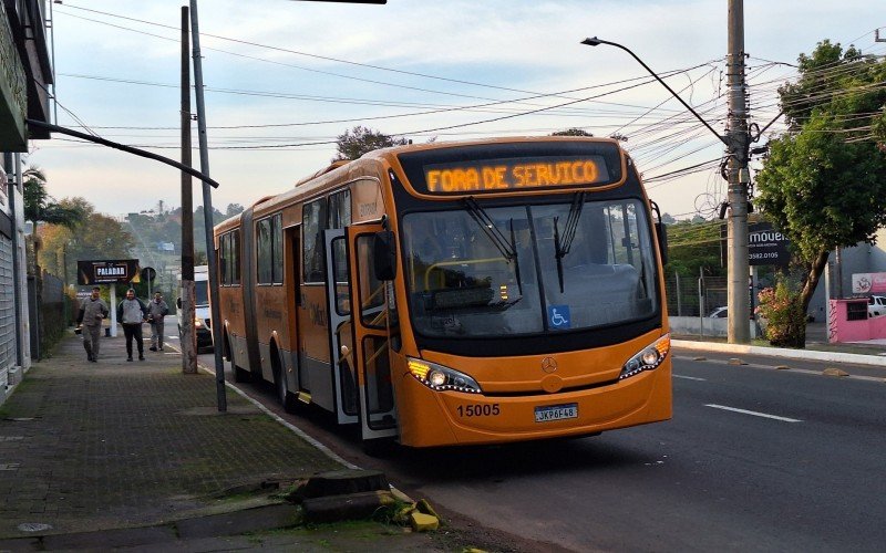 Ônibus articulado da nova concessionária de transporte de Novo Hamburgo quebrou com mais de 50 passageiros embarcados  | abc+