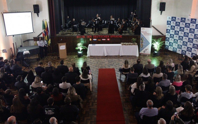 Camerata Ivoti fez sua apresentação antes da entrega dos diplomas