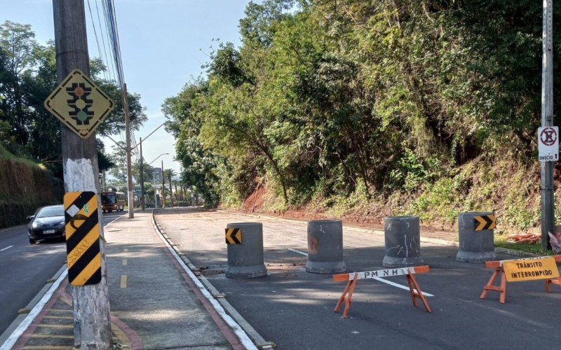 Avenida Victor Hugo Kunz, em Novo Hamburgo, por volta das 12h30 desta quarta-feira