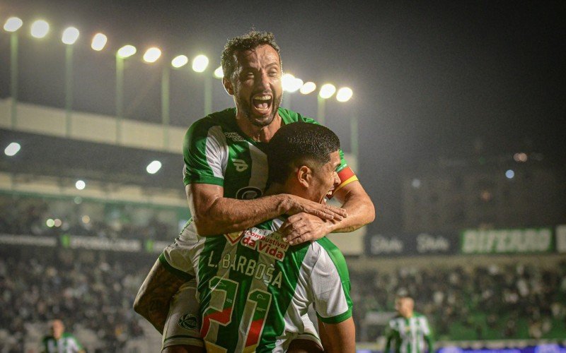 Lucas Barbosa marcou no primeiro tempo e o Ju venceu o Atlético-GO em Caxias do Sul | abc+